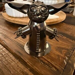 Metal yoda Figurine by Kalifano